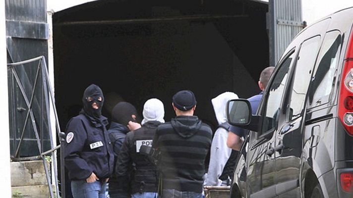 Telediario 1 - Dos detenidos en Francia por posesión de armas de ETA