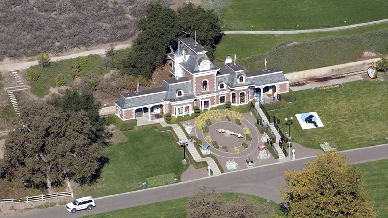 Neverland se pone a la venta por 100 millones de dólares