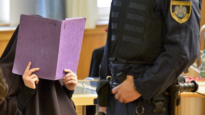 Telediario 1 - Así es el perfil de la novia de un yihadista