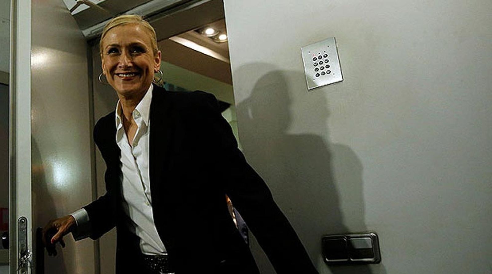 Cifuentes inicia con C's y Podemos su ronda de contactos para constituir la Asamblea de Madrid | Ver