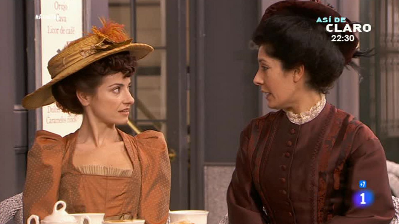 'Acacias 38' - Celia lleva a Trini a una reunión con las vecinas