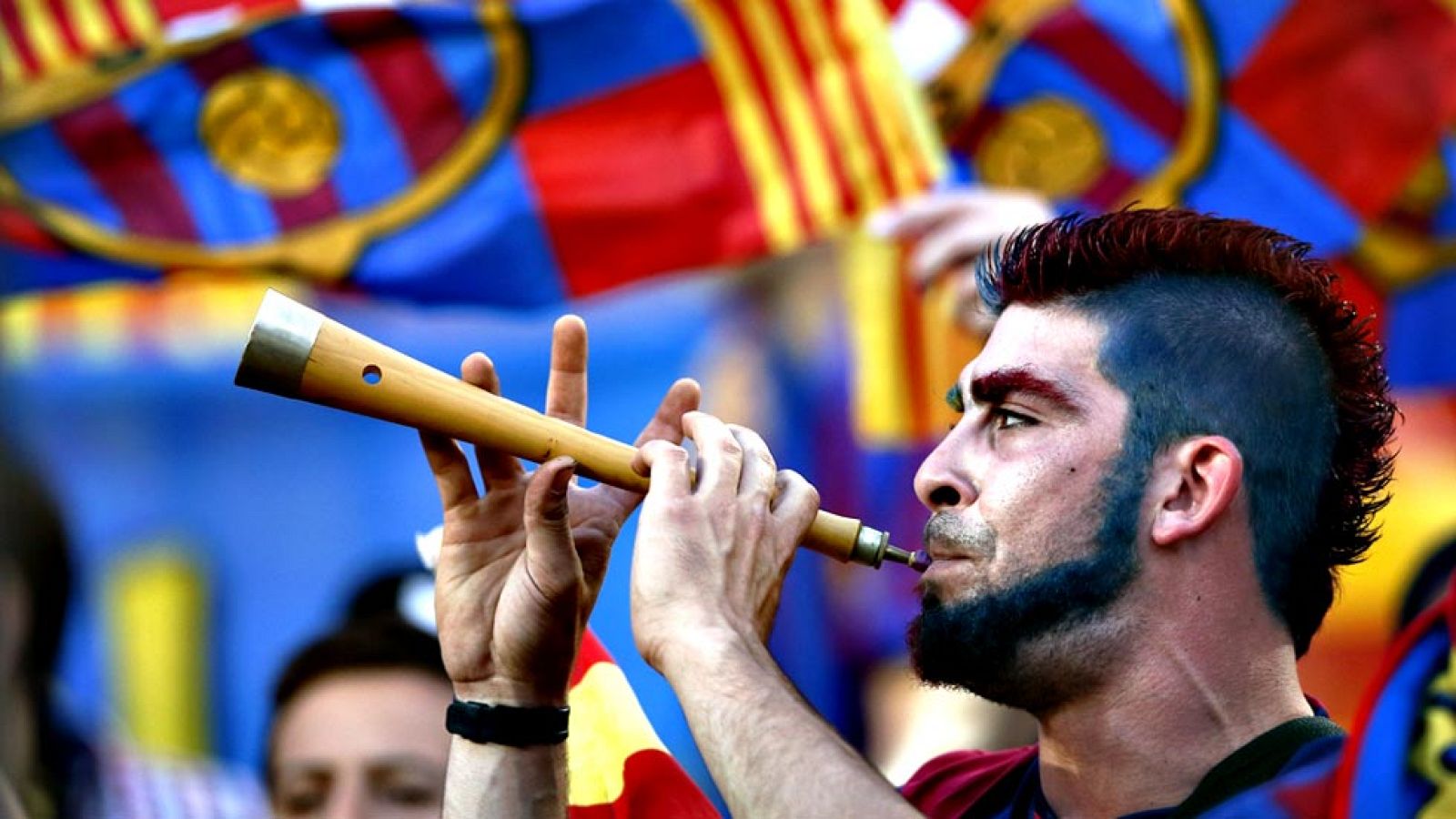 La Comisión Estatal contra la Violencia, el Racismo, la Xenofobia  y la Intolerancia en el Deporte ha pedido recabar información  policial y ha abierto expediente informativo a los promotores de la  pitada al himno nacional en la final de la Copa del