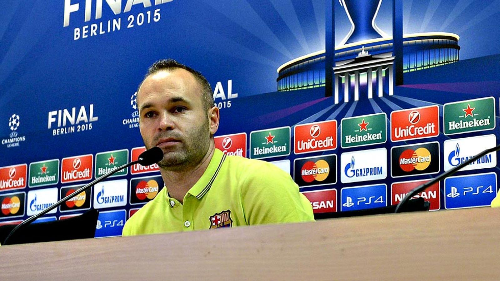 El jugador del Barcelona Andrés Iniesta confía en superar las molestias musculares en su gemelo y jugar el próximo sábado la final de la Liga de Campeones que el equipo azulgrana disputará contra el Juventus de Turín.