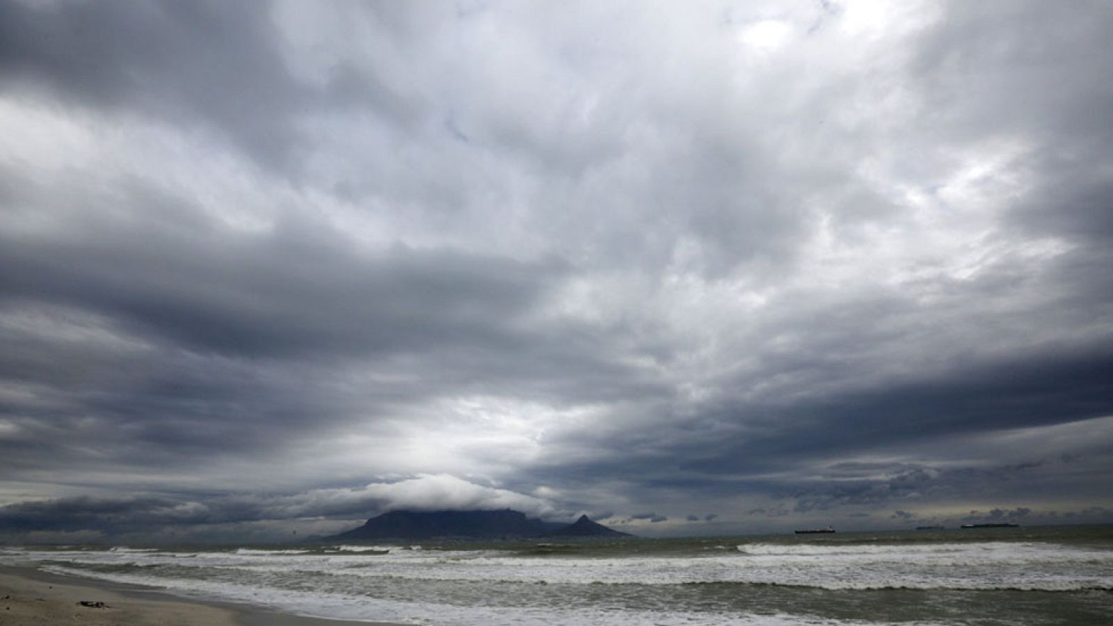 Mañana, viento fuerte de levante en el Estrecho