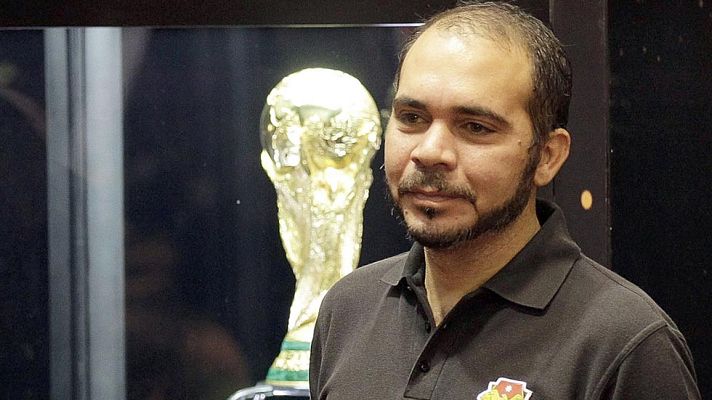 Telediario 1 - Los candidatos a suplir a Blatter empiezan a posicionarse