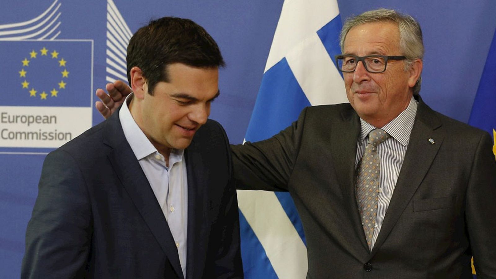 Tsipras acerca posiciones con Juncker, pero rechaza las propuestas sobre IVA y pensiones