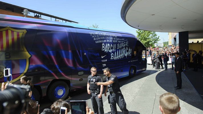 Telediario 1 - El ánimo de la afición empieza ya en el hotel de concentración