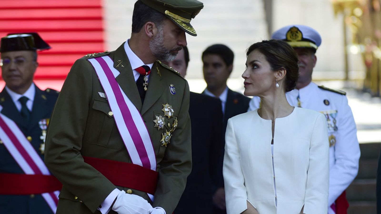 Felipe VI preside por primera vez como rey los actos del Día de las Fuerzas Armadas