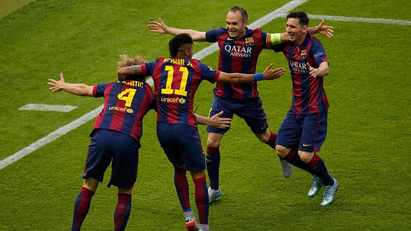 La jugada la inició Neymar, que metió para la carrera de Iniesta en el interior del área y éste cedió para que Rakitic fusilara a Buffon en el minuto 4 de juego, adelantando al equipo azulgrana en el marcador (0-1).