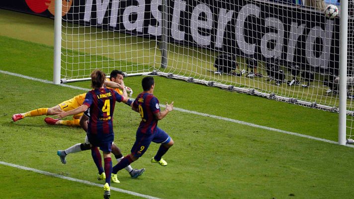 Champions League - Messi despierta y marca Luis Suárez (1-2)