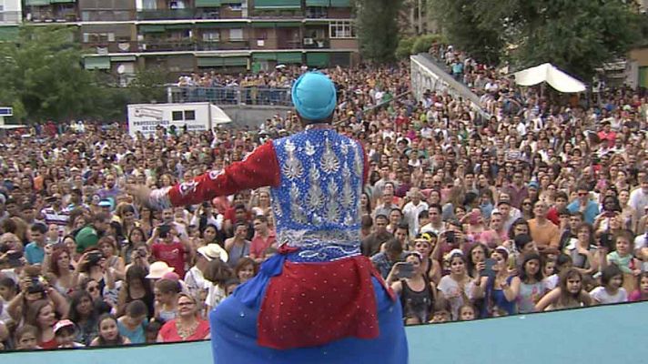 Telediario 1 - El mundo de 'Bollywood' ha inundado las calles de Madrid