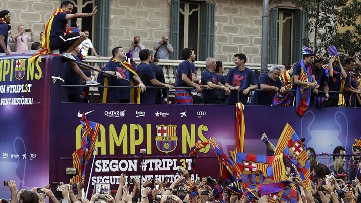 Telediario 1 - Un millón de culés aclaman a los campeones en las calles de Barcelona