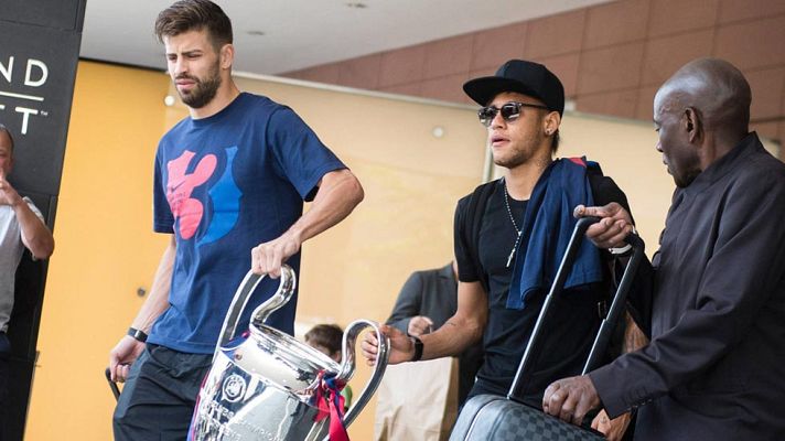 Telediario 1 - La fiesta del Barça siguió en el avión