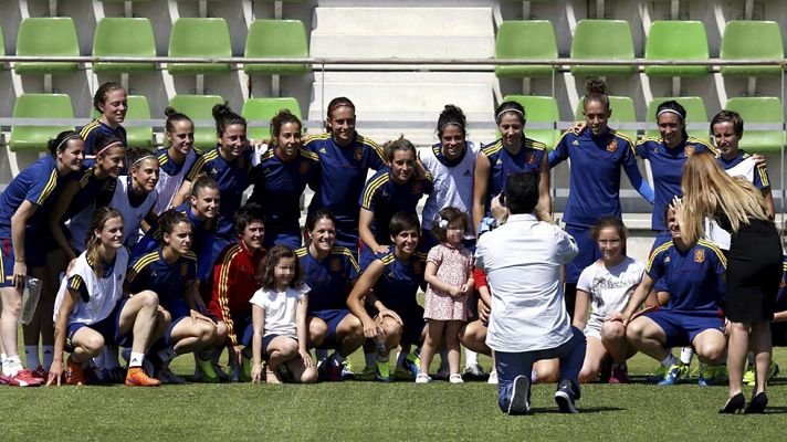 Telediario 1 - La selección femenina, cada vez más motivada ante su debut mundialista