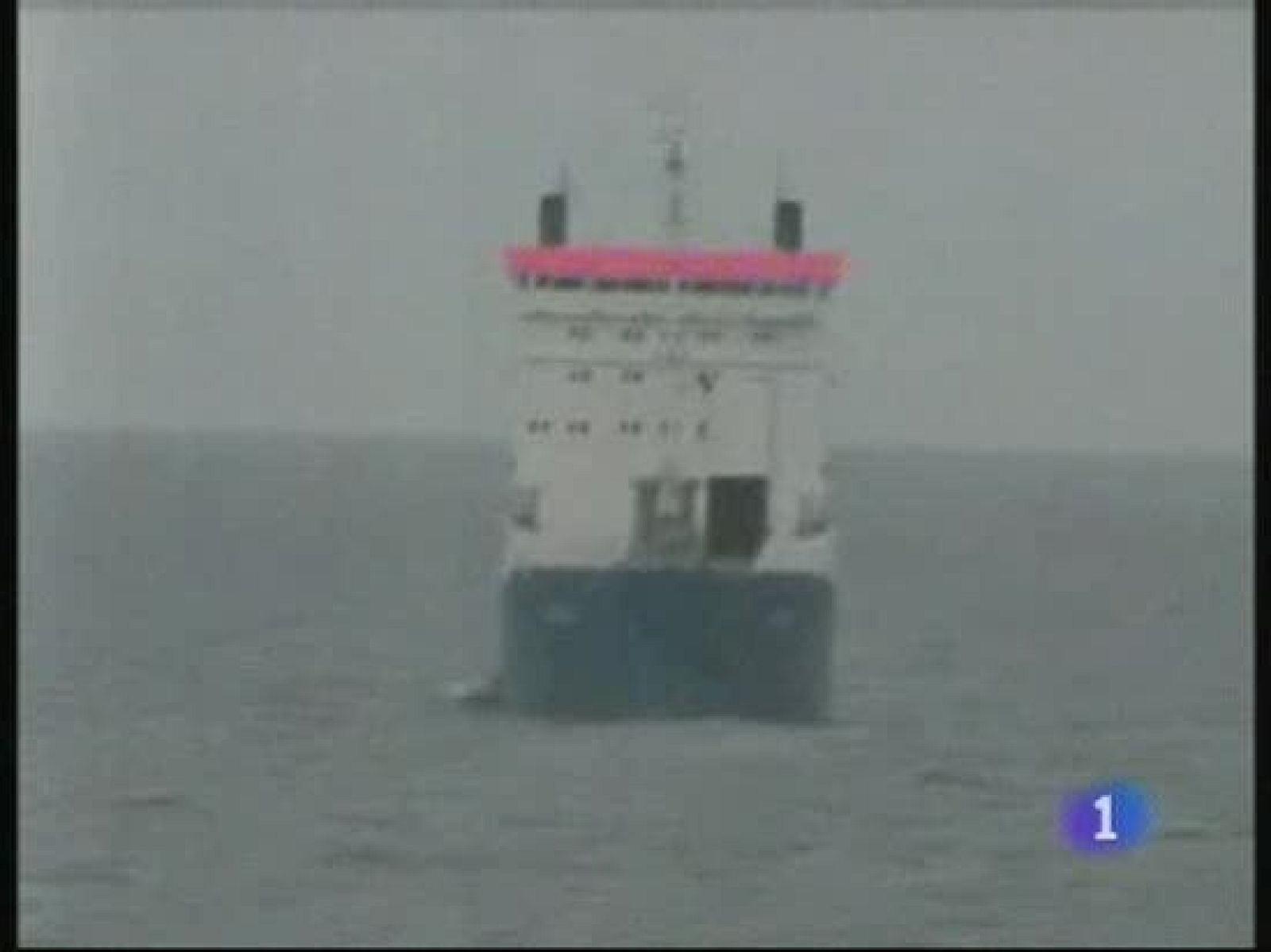 Se agota el plazo para salvar a los 20 tripulantes del Faina, secuestrado en Somalia | Ver