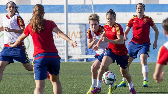 Telediario 1 - Las selecciones mandan sus ánimos a las mundialistas