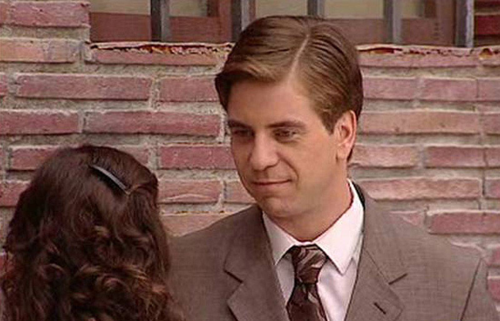 Amar - Héctor y Teresa hablan de Alfonso - Amar en tiempos revueltos | Ver