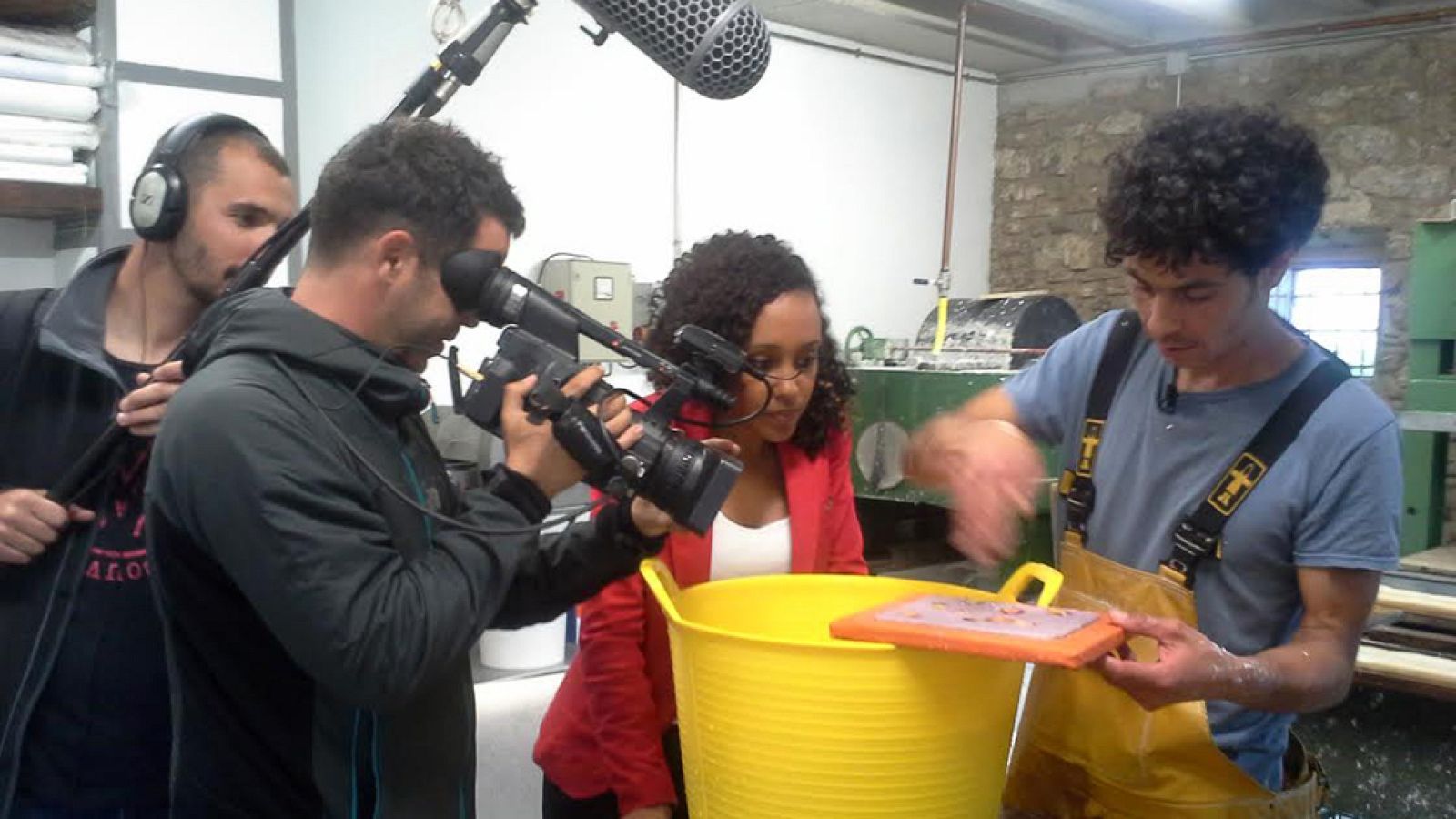 Cómo se fabrica el papel artesano