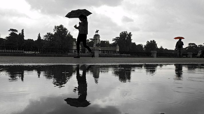 Telediario 1 - Fuertes lluvias colapsan Madrid, con problemas en el Metro y las carreteras