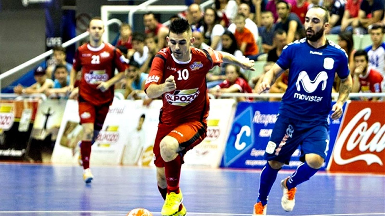 El Inter Movistar madrileño venció este sábado por 0-3 en la cancha de ElPozo Murcia y recuperó la ventaja (2-1) en la serie por el título de la primera división de fútbol sala, que se juega al mejor de cinco partidos. Ricardinho, Rafael y Daniel mar