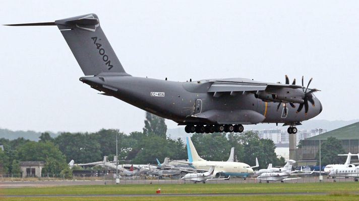 Telediario 1 - El Airbus A400M vuela en París