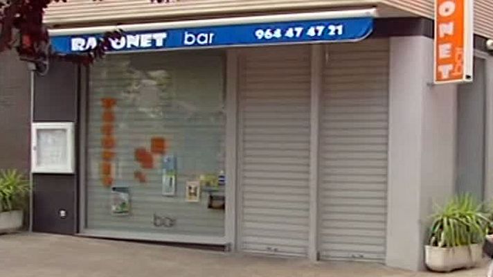 Telediario 1 - Muere por beber lavavajillas que le habían servido como vino