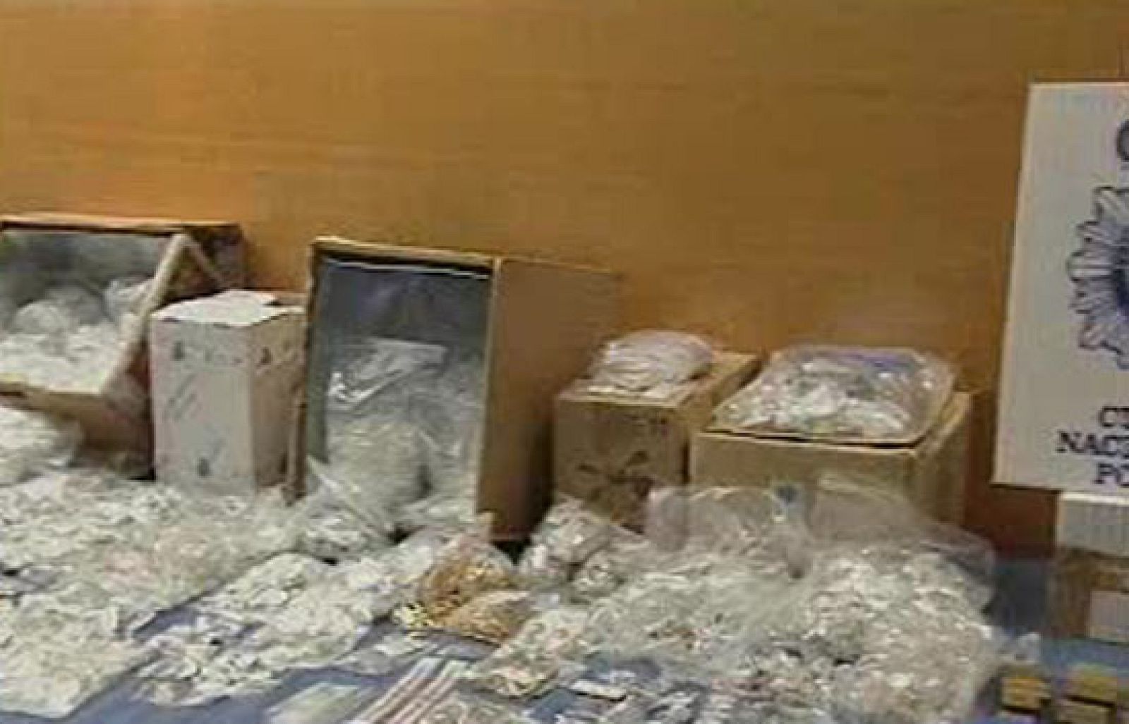 La policía ha desmantelado una red que importaba joyas falsas | Ver