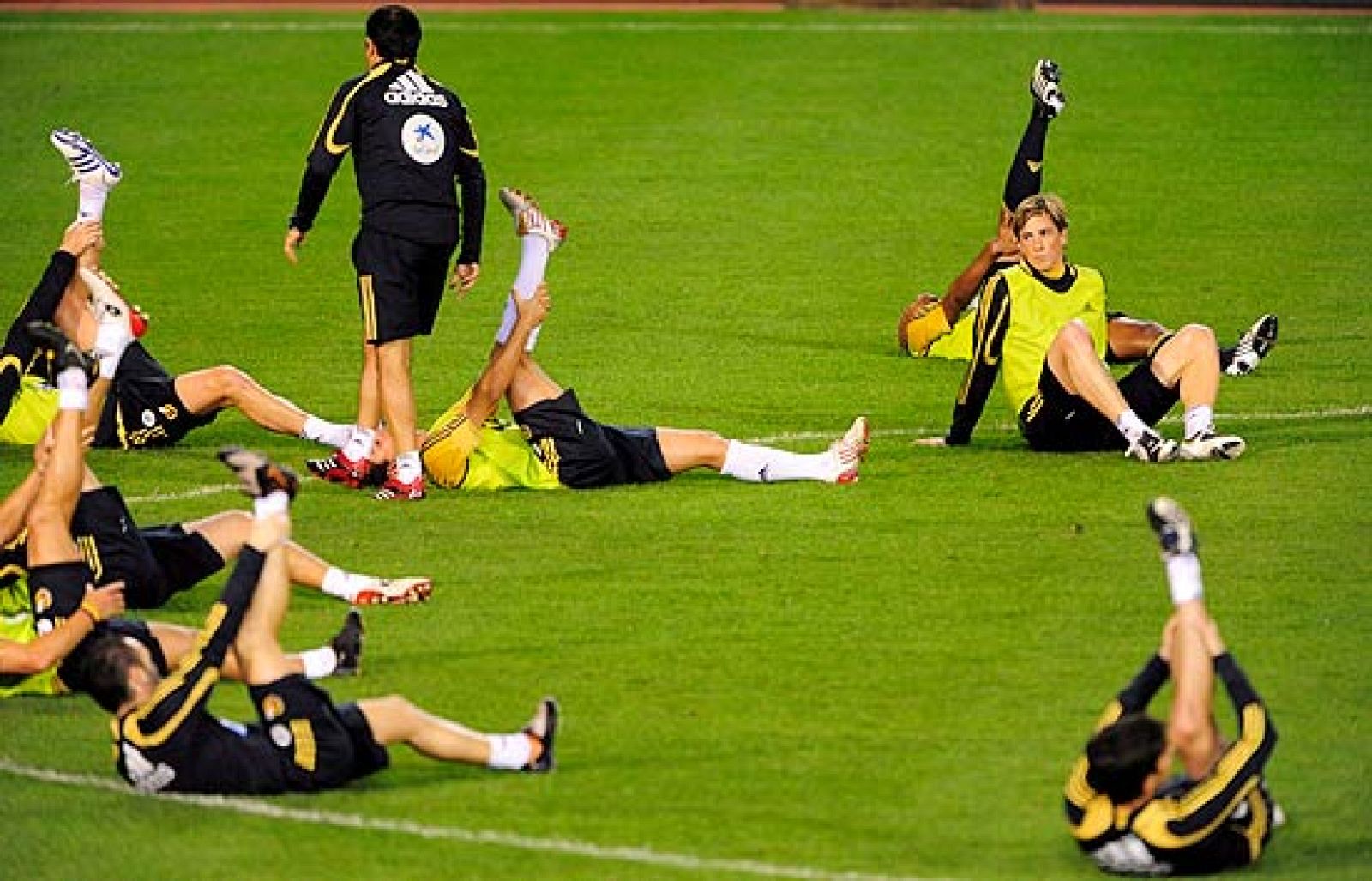 El Bruselas está lloviendo y el estadio del Rey Balduino puede convertirse en un auténtico patatal, donde jugar al fútbol puede ser "misión imposible". 12.000 españoles animaran a la selección esta noche.