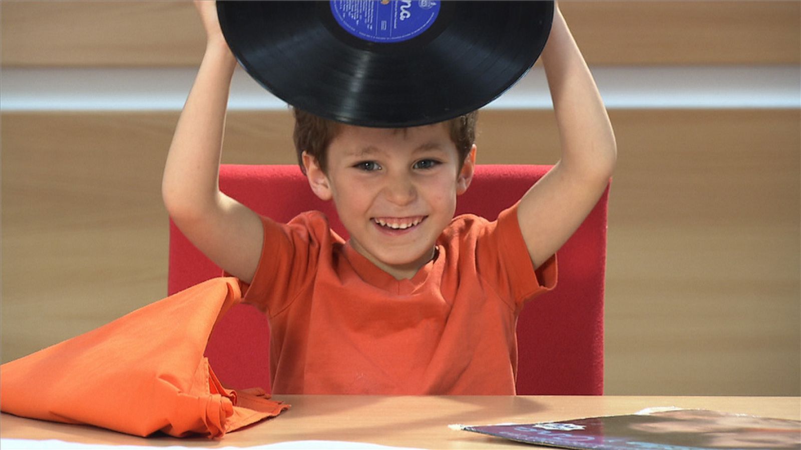 Niños reaccionan ante cosas viejunas - Ver ahora