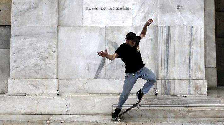 Telediario 1 - El Banco de Grecia avisa: el país saldrá del euro sin pacto