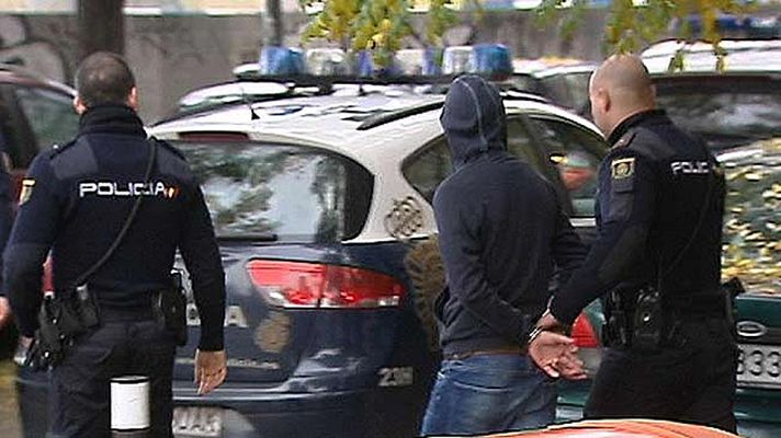 Telediario 1 - Pasan a disposición judicial 15 de los 19 detenidos por la reyerta del Manzanares