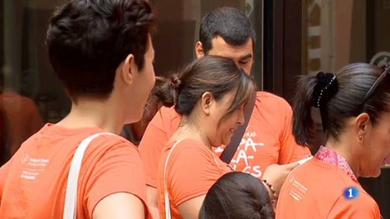 Afectats de leucèmia i familiars surten al carrer per sensibilitzar a l'opinió pública