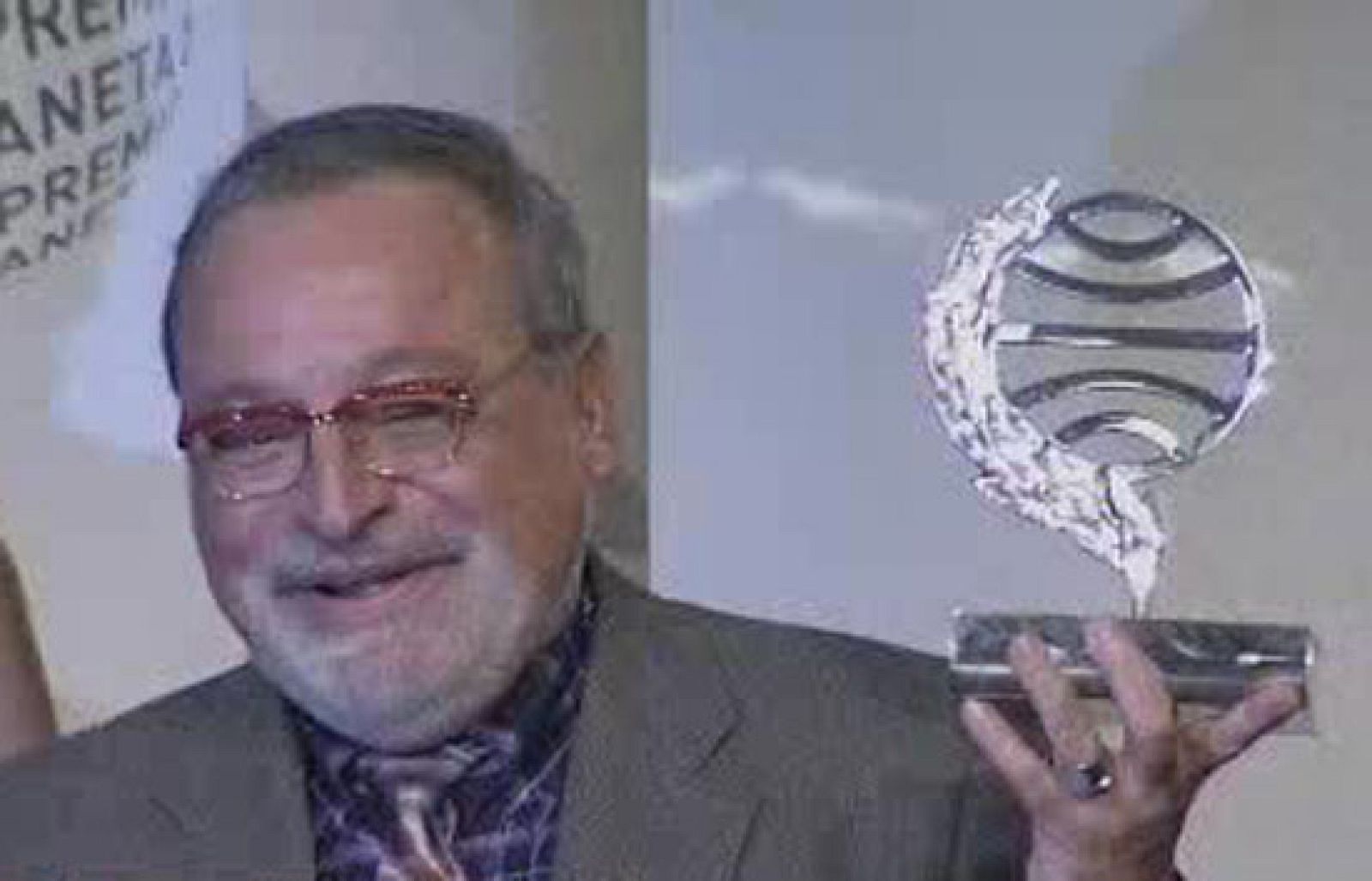 Savater gana el Premio Planeta con la novela "La hermandad de la Buena Suerte" | Ver