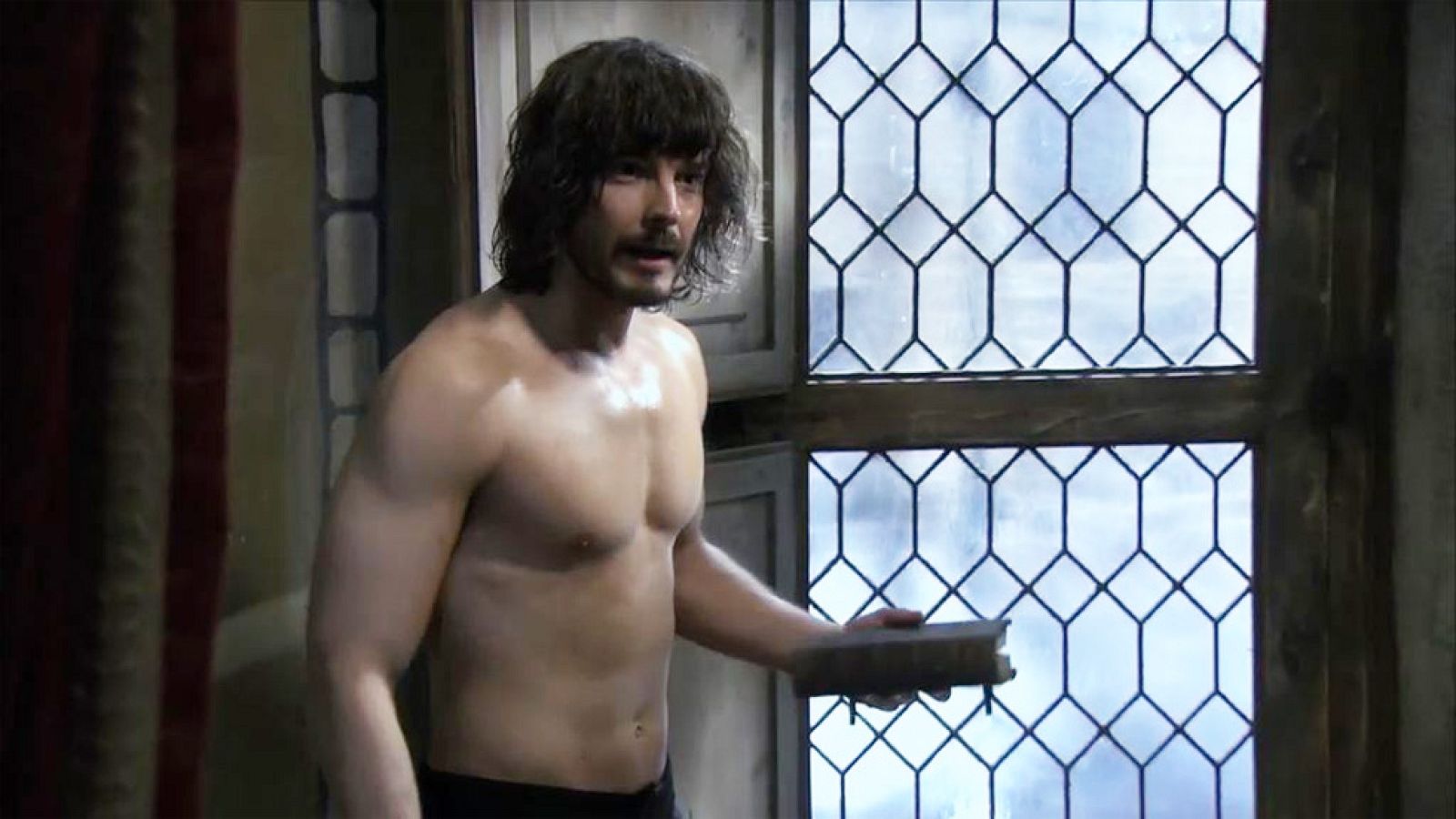 Águila Roja - ¿Qué se esconde bajo el traje del héroe?