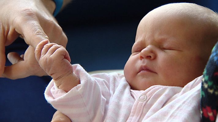 Telediario 1 - Aumenta el número de nacimientos en España por primera vez en cinco años