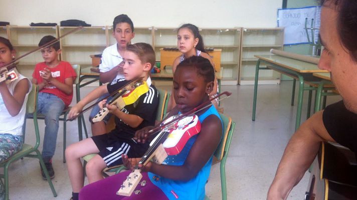 Aquí la Tierra - Instrumentos reciclados por los más pequeños