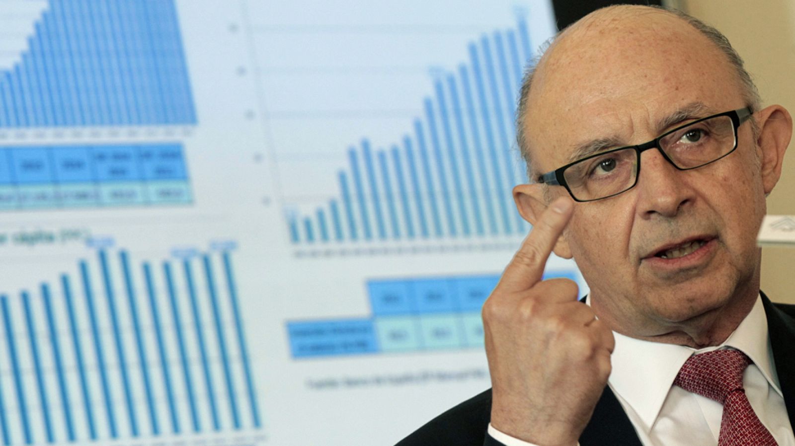 El Gobierno estudia devolver a los funcionarios parte de la extra de 2012