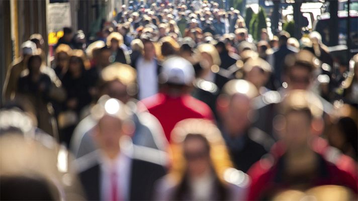 Telediario 1 - Casi 80.000 españoles abandonaron el país en 2014