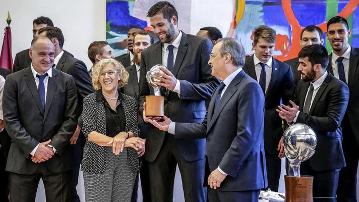 Telediario 1 - El Madrid festeja su año histórico en el Ayuntamiento y la Comunidad