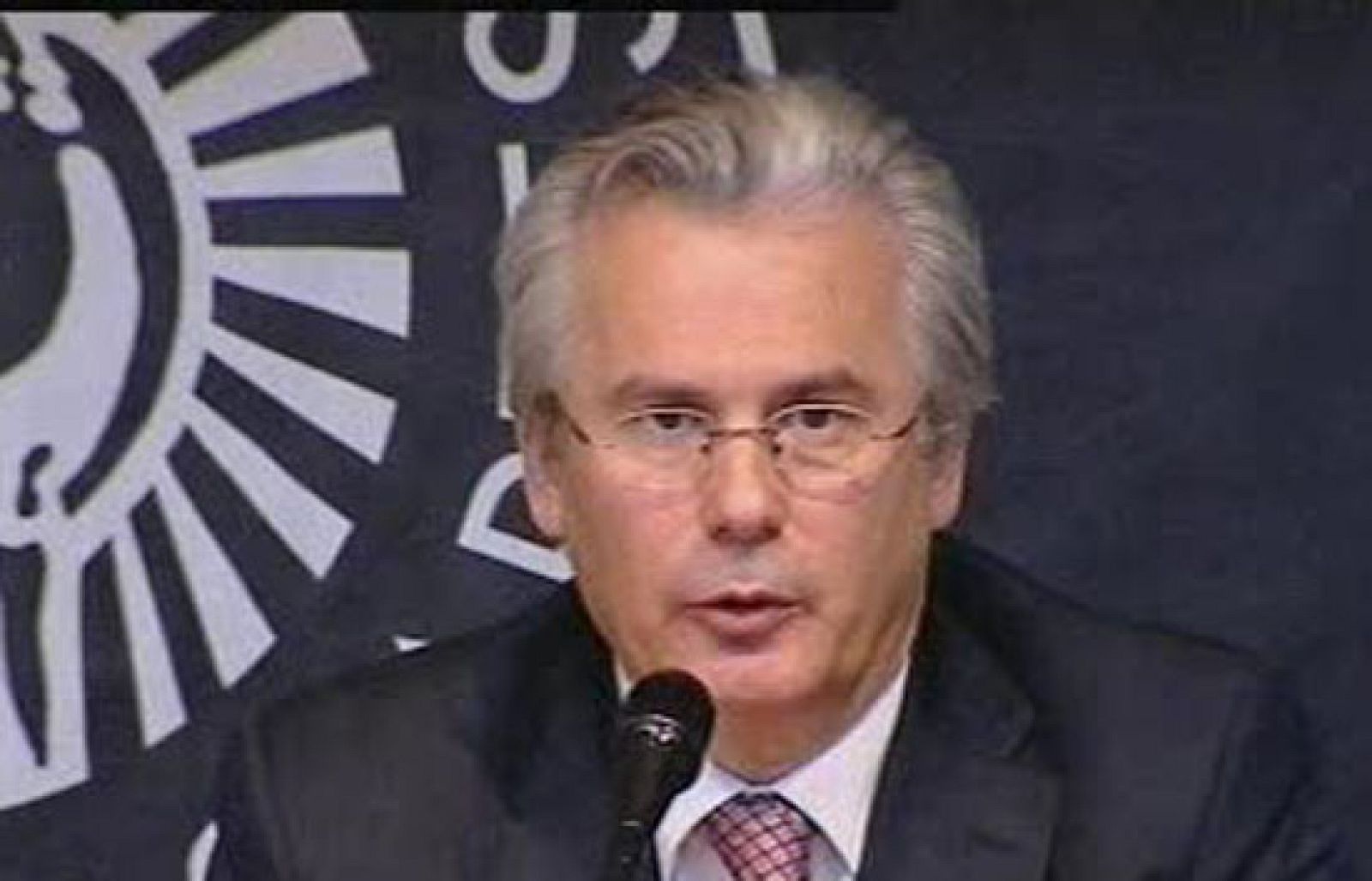 Sigue la polémica por la decisión del juez Garzón de investigar las desapariciones de la dictadura franquista | Ver