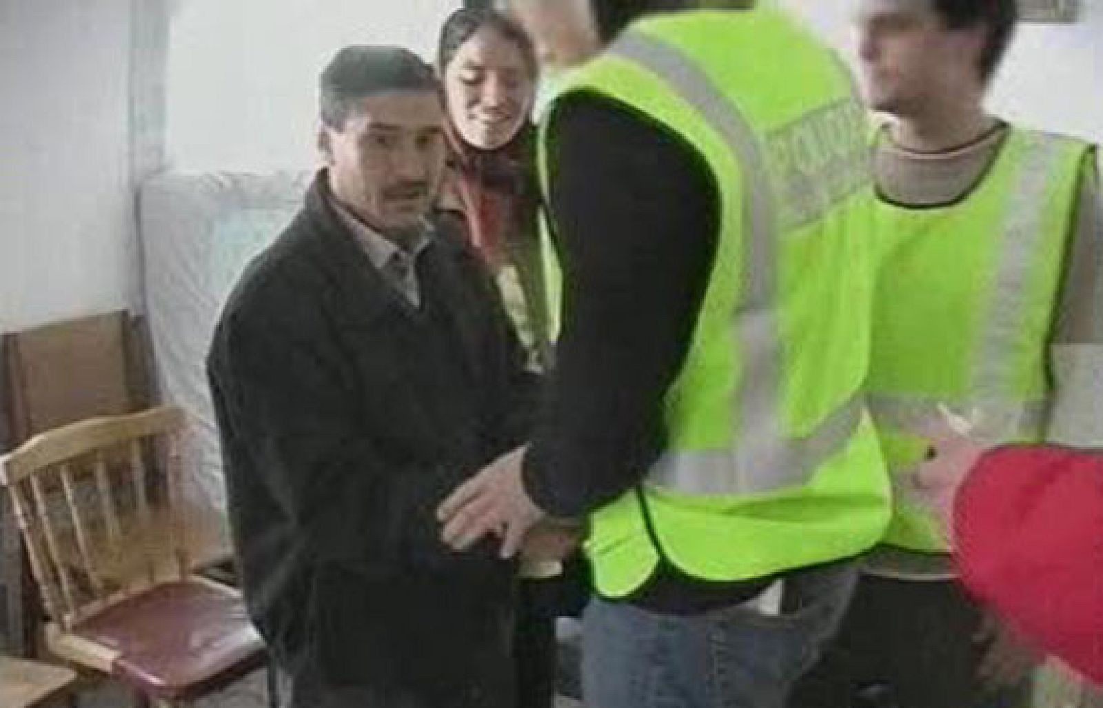 En Badalona, un juez ha mandado a prisión a siete padres por incitar a sus hijos a cometer numerosos hurtos | Ver