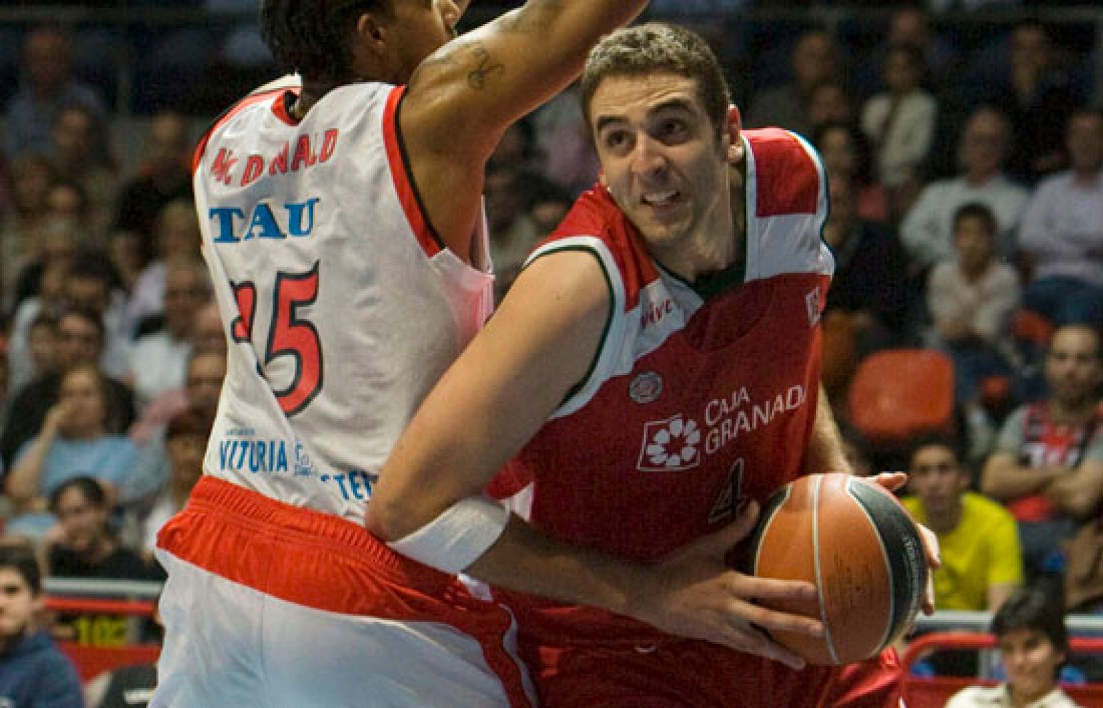 El Tau se coloca líder imbatido - Baloncesto en RTVE | Ver