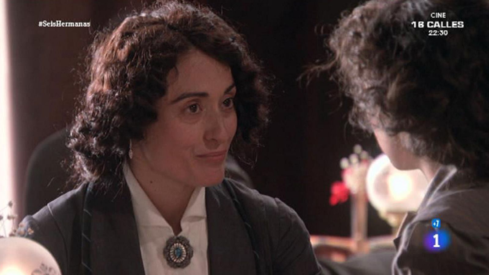 'Seis Hermanas' - Celia conversa con Carmen de Burgos