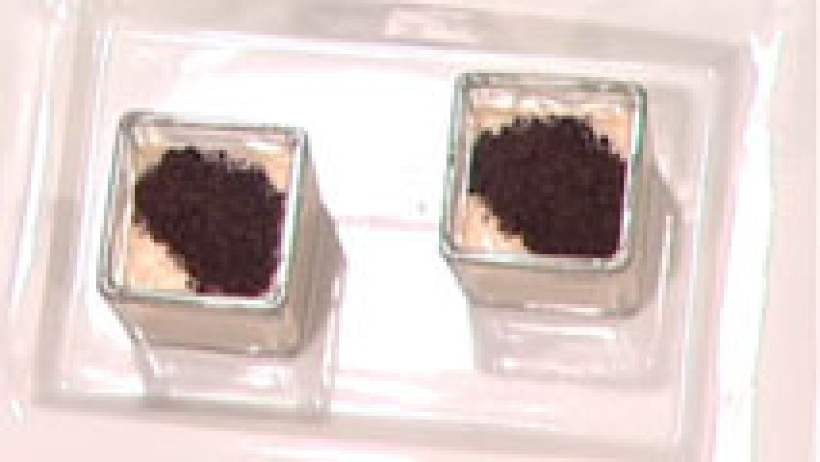 Mousse de mascarpone y rollitos de salmón con mango