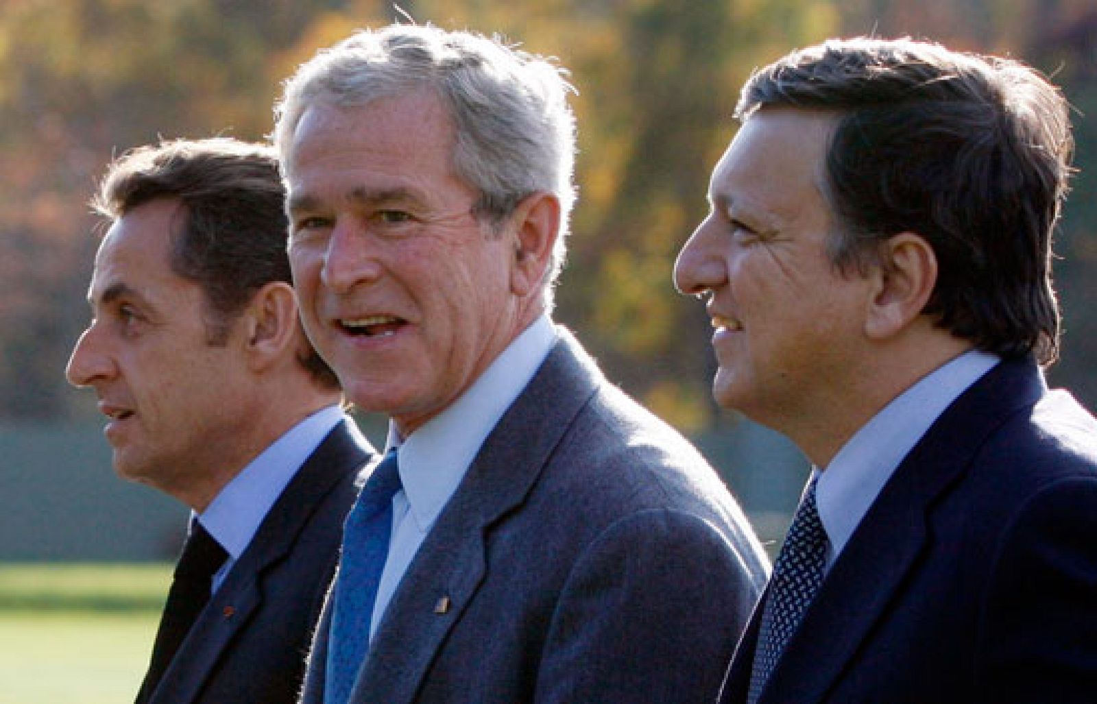Bush y Sarkozy proponen cumbres mundiales contra la crisis | Ver
