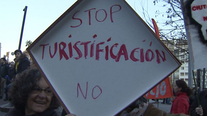 Telediario 1 - Barcelona suspende las licencias de alojamientos turísticos