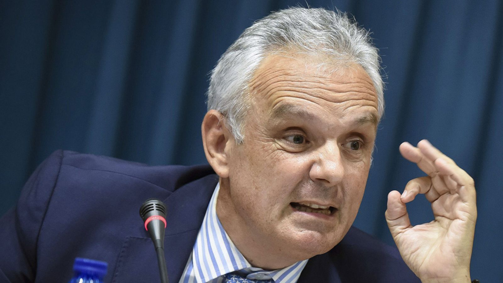 José Luis Escañuela, presidente de la Real Federación Española de Tenis, ha presentado ante notario su renuncia al cargo, que, según el acta, "será efectiva el próximo 19 de julio, justo en el instante en que concluya la eliminatoria frente a Rusia,