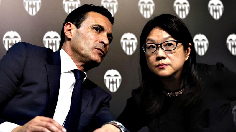 La presidenta del Consejo de Administración, Layhoon Chan, se ha reunido con trabajadores del club ché para empezar a configurar la entidad tras la marcha de Amadeo Salvo y de Rufete.