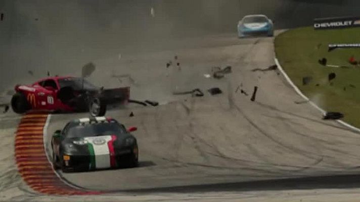 Telediario 1 - Espectacular accidente en una prueba de la Copa Ferrari