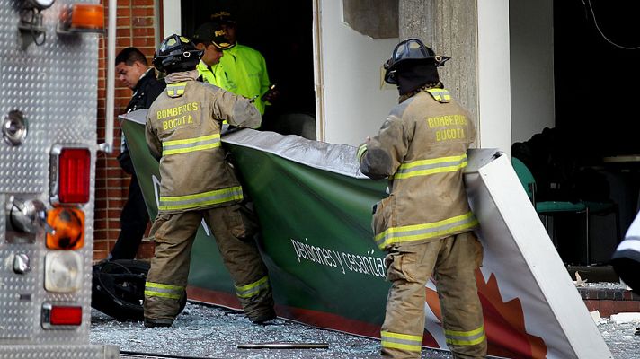 Los desayunos - Al menos diez heridos en dos explosiones en una administradora de pensiones en Bogotá